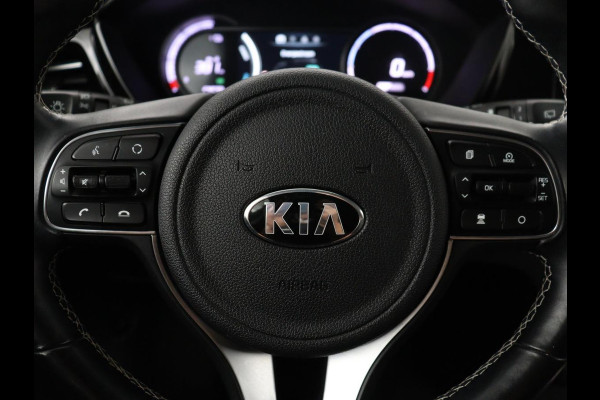Kia e-Niro DynamicPlusLine 64 kWh | SOH 94,3% | Panoramadak | Memory | Leder | Stuur/stoel verwarming | Stoelventilatie | Dodehoek detectie | Cruise control | Carplay | Camera | Park assist | PHEV