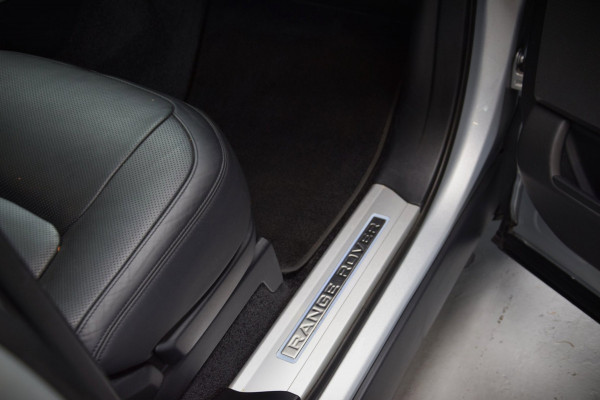Land Rover Range Rover P400e Vogue SVO Premium Palette Silver