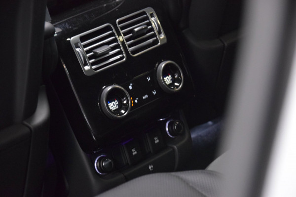 Land Rover Range Rover P400e Vogue SVO Premium Palette Silver