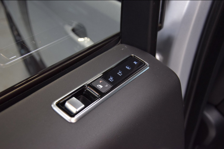 Land Rover Range Rover P400e Vogue SVO Premium Palette Silver