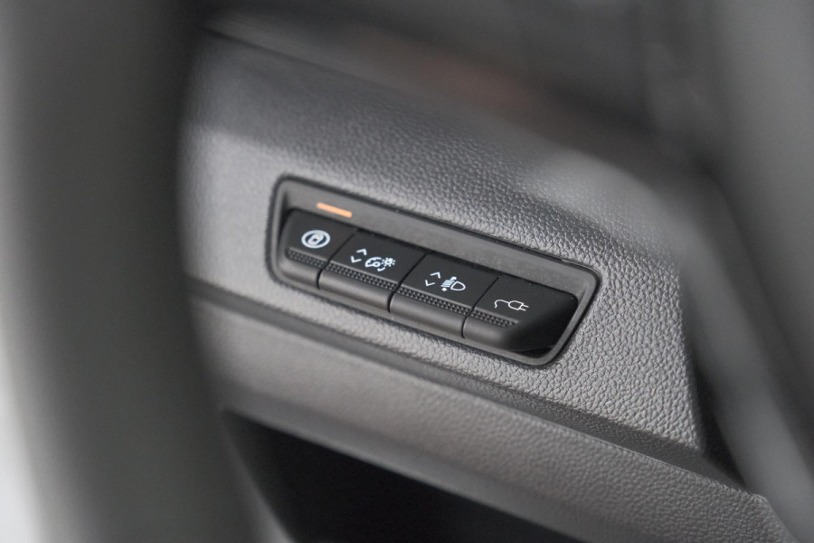 Renault Trafic E-Tech T29 L1H1 Advance 52 kWh | Laadruimte-pakket | Parkeerpakket | 3 fase lader | Camera