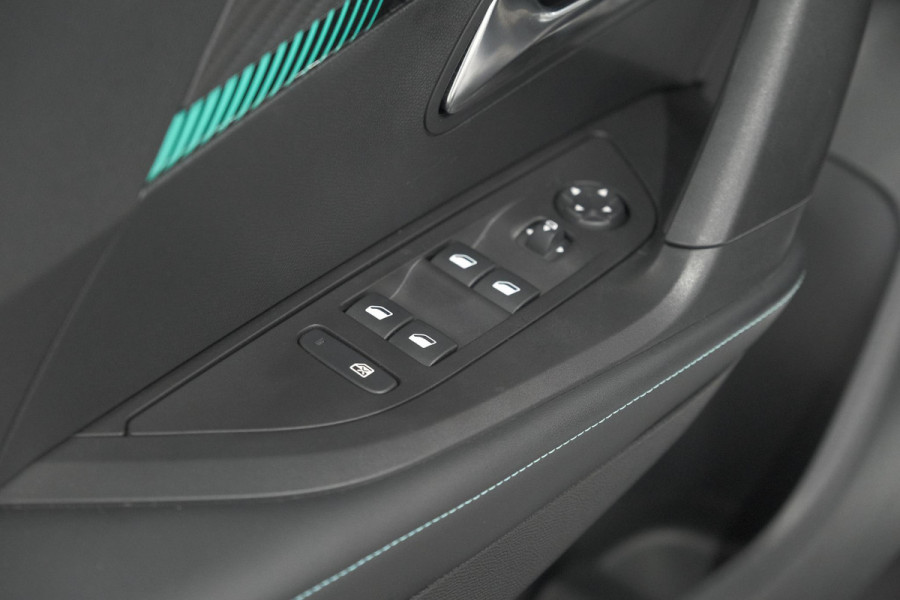 Peugeot 2008 PureTech 130 EAT8 Allure Pack | Camera | Parkeersensoren | Keyless Entry |  Apple Carplay