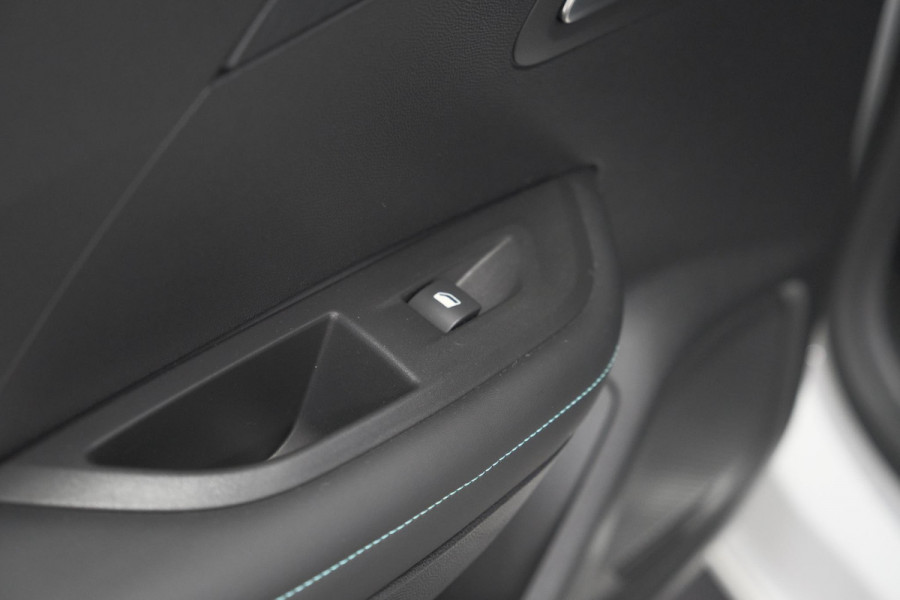 Peugeot 2008 PureTech 130 EAT8 Allure Pack | Camera | Parkeersensoren | Keyless Entry |  Apple Carplay