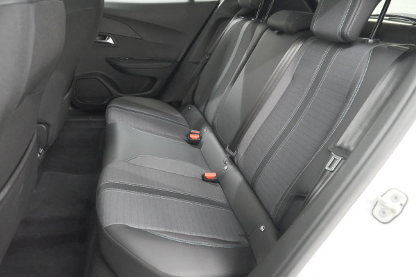 Peugeot 2008 PureTech 130 EAT8 Allure Pack | Camera | Parkeersensoren | Keyless Entry |  Apple Carplay