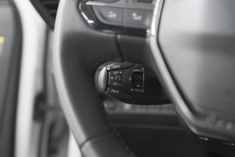 Peugeot 2008 PureTech 130 EAT8 Allure Pack | Camera | Parkeersensoren | Keyless Entry |  Apple Carplay