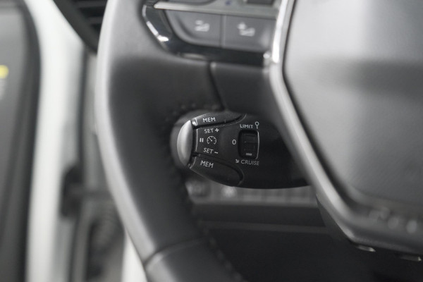 Peugeot 2008 PureTech 130 EAT8 Allure Pack | Camera | Parkeersensoren | Keyless Entry |  Apple Carplay