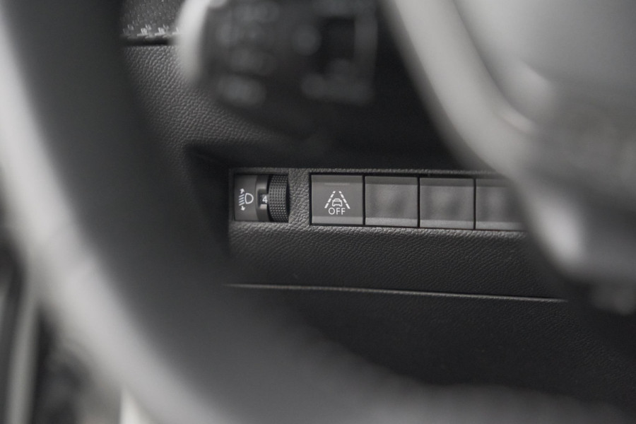 Peugeot 2008 PureTech 130 EAT8 Allure Pack | Camera | Parkeersensoren | Keyless Entry |  Apple Carplay
