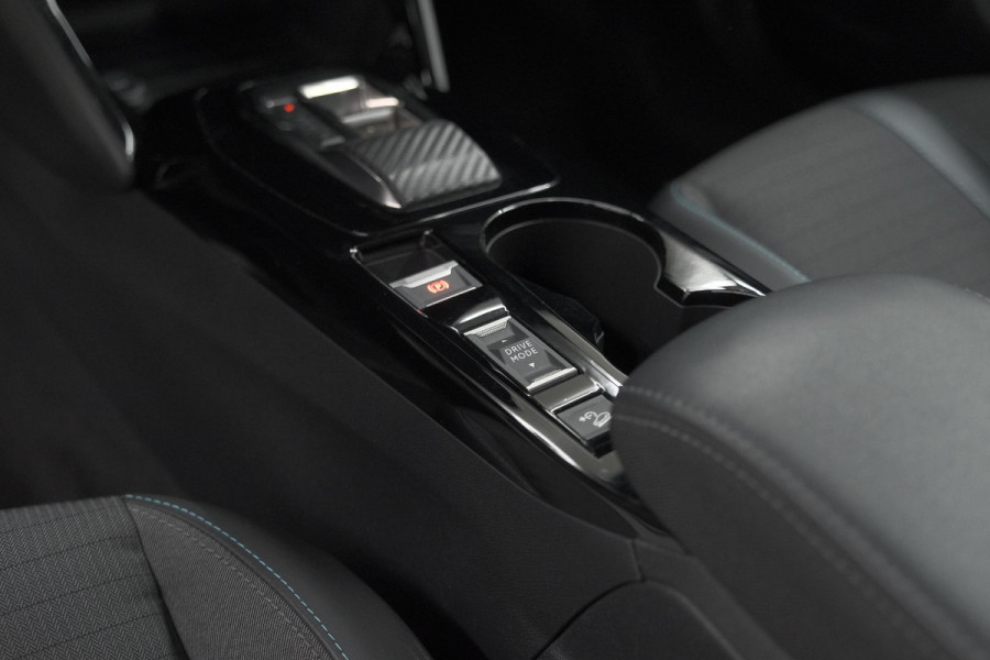 Peugeot 2008 PureTech 130 EAT8 Allure Pack | Camera | Parkeersensoren | Keyless Entry |  Apple Carplay