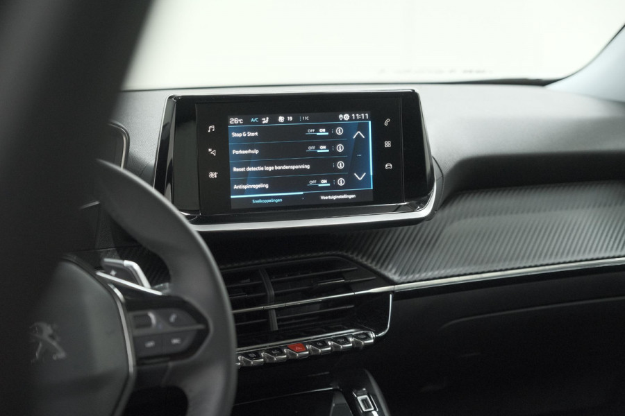 Peugeot 2008 PureTech 130 EAT8 Allure Pack | Camera | Parkeersensoren | Keyless Entry |  Apple Carplay