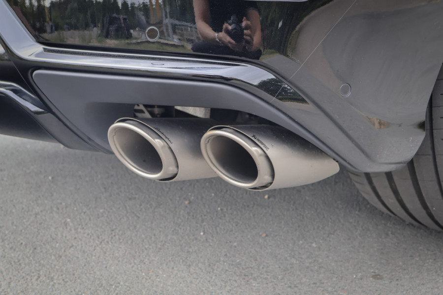 Lamborghini Urus SE 4.0 V8 Hybrid | AKRAPOVIC | ADAPTIVE | TREKHAAK | MASSAGE | STOELVERWARMING & VERKOELING | SUEDE HEMEL | B&O 3D AUDIO |