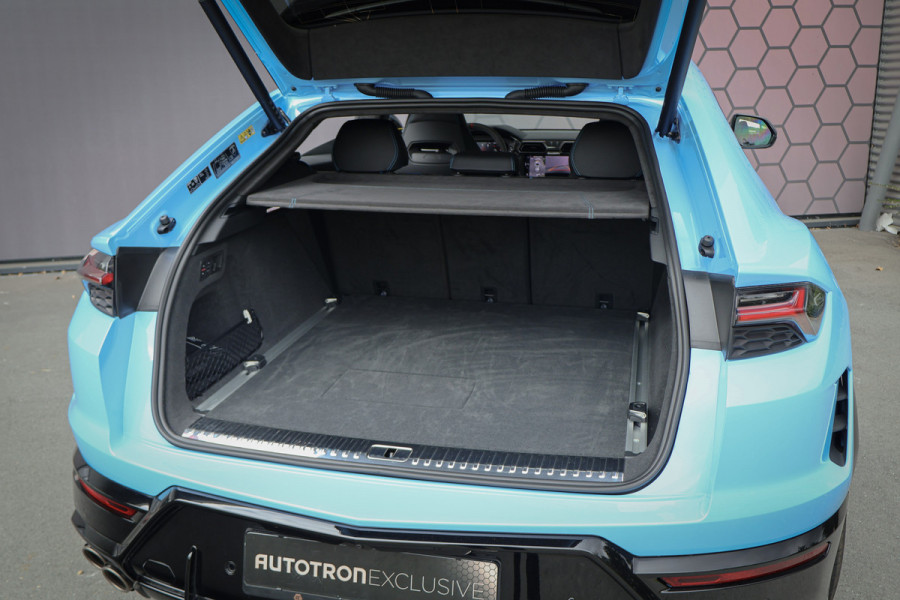 Lamborghini Urus SE 4.0 V8 Hybrid | AKRAPOVIC | ADAPTIVE | TREKHAAK | MASSAGE | STOELVERWARMING & VERKOELING | SUEDE HEMEL | B&O 3D AUDIO |