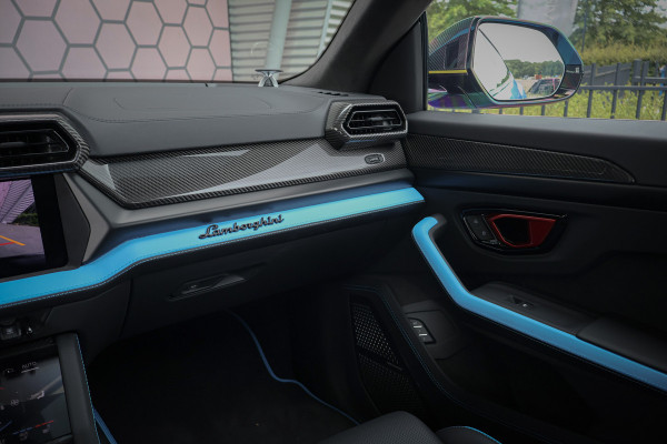 Lamborghini Urus SE 4.0 V8 Hybrid | AKRAPOVIC | ADAPTIVE | TREKHAAK | MASSAGE | STOELVERWARMING & VERKOELING | SUEDE HEMEL | B&O 3D AUDIO |