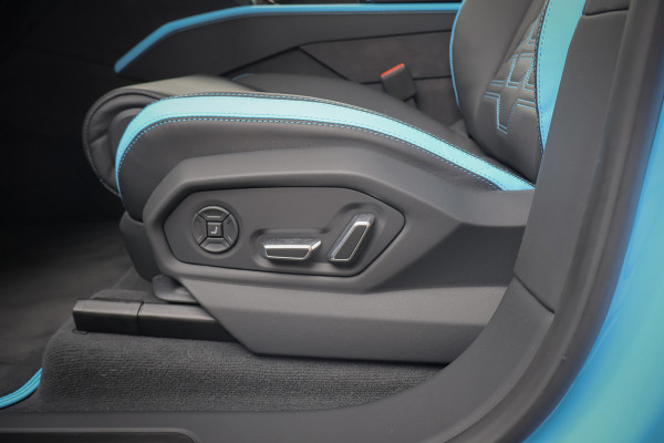 Lamborghini Urus SE 4.0 V8 Hybrid | AKRAPOVIC | ADAPTIVE | TREKHAAK | MASSAGE | STOELVERWARMING & VERKOELING | SUEDE HEMEL | B&O 3D AUDIO |