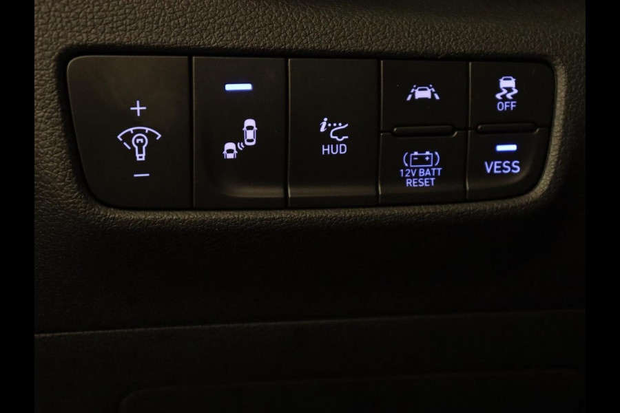 Hyundai Kona 1.6 GDI HEV Premium | Stoelventilatie | Leder 1e eigenaar | Adaptive cruise | Head-Up | Trekhaak | Achterbankverwarming | Carplay | Navigatie | Keyless | Krell Audio | Side Assist | Stoelverwarming