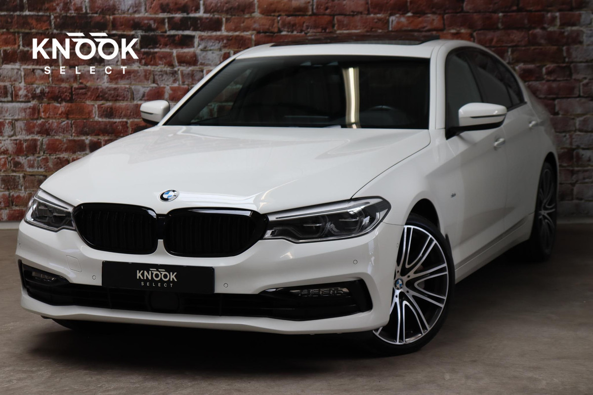 BMW 5 Serie Sedan 530i High Executive Sport Line Automaat / Navigatiesysteem Professional / Schuif-/kanteldak / Active Protection / Sfeerverlichting / Comfortstoelen / 20 Inch / Soft Close / Adaptieve LED-koplamp / Driving Assistant / Extra Getint Glas