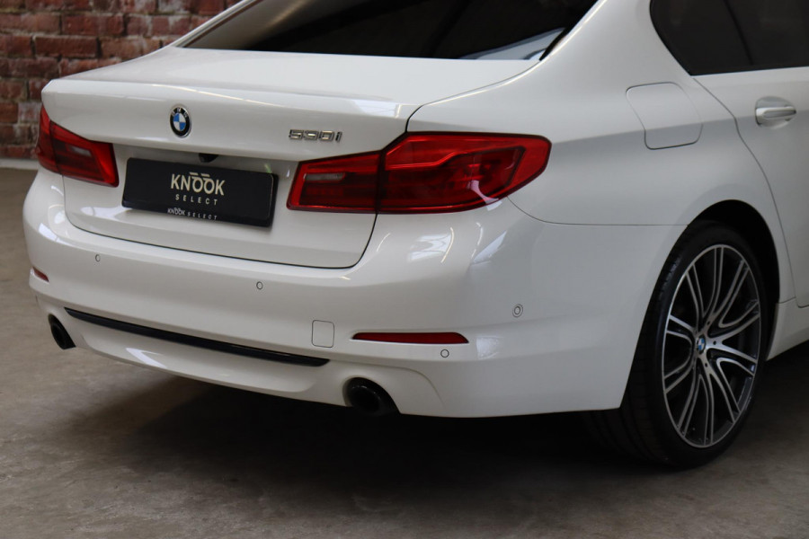 BMW 5 Serie Sedan 530i High Executive Sport Line Automaat / Navigatiesysteem Professional / Schuif-/kanteldak / Active Protection / Sfeerverlichting / Comfortstoelen / 20 Inch / Soft Close / Adaptieve LED-koplamp / Driving Assistant / Extra Getint Glas