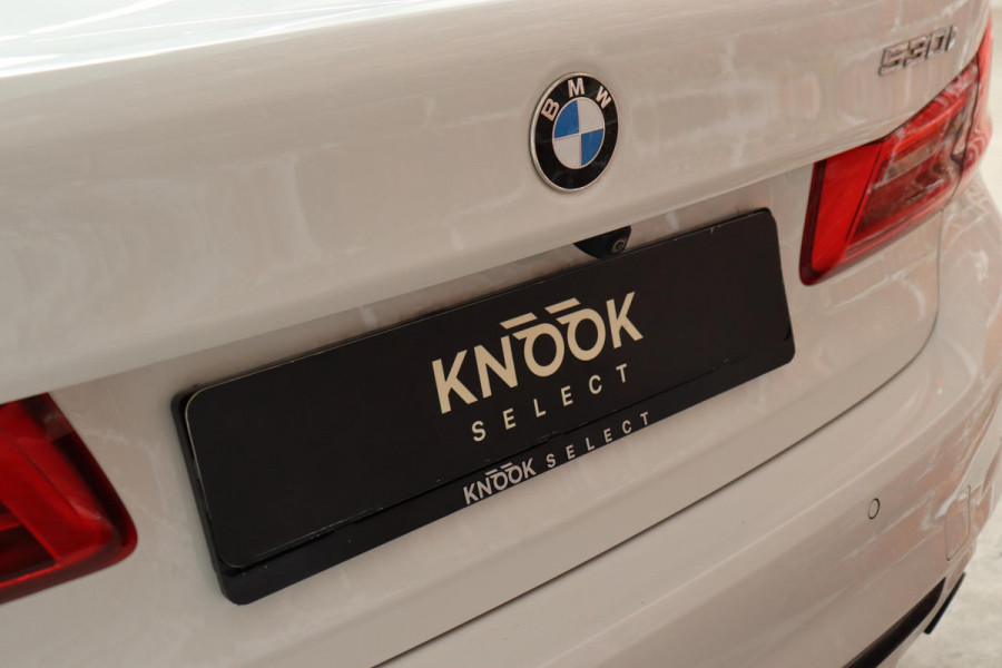 BMW 5 Serie Sedan 530i High Executive Sport Line Automaat / Navigatiesysteem Professional / Schuif-/kanteldak / Active Protection / Sfeerverlichting / Comfortstoelen / 20 Inch / Soft Close / Adaptieve LED-koplamp / Driving Assistant / Extra Getint Glas