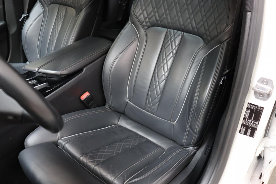 BMW 5 Serie Sedan 530i High Executive Sport Line Automaat / Navigatiesysteem Professional / Schuif-/kanteldak / Active Protection / Sfeerverlichting / Comfortstoelen / 20 Inch / Soft Close / Adaptieve LED-koplamp / Driving Assistant / Extra Getint Glas