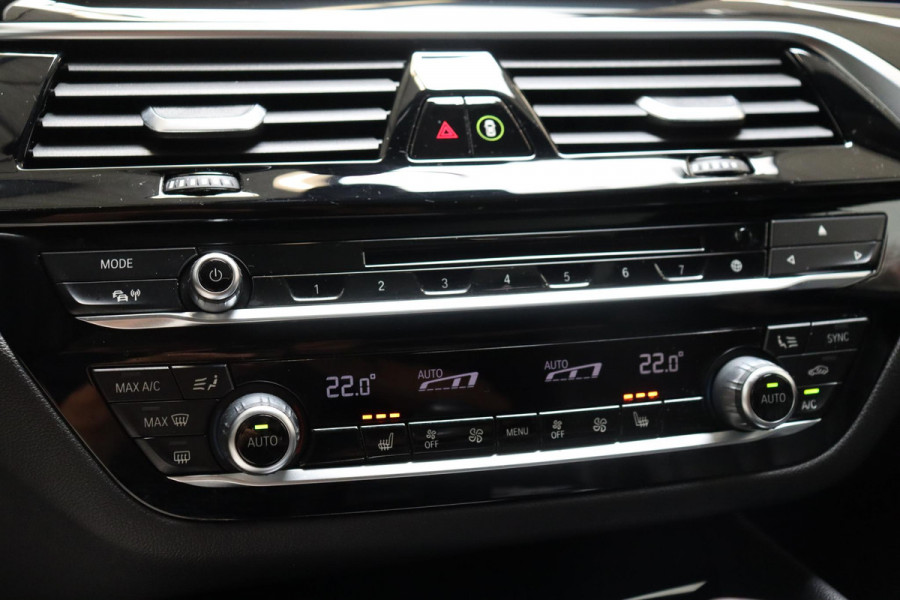 BMW 5 Serie Sedan 530i High Executive Sport Line Automaat / Navigatiesysteem Professional / Schuif-/kanteldak / Active Protection / Sfeerverlichting / Comfortstoelen / 20 Inch / Soft Close / Adaptieve LED-koplamp / Driving Assistant / Extra Getint Glas
