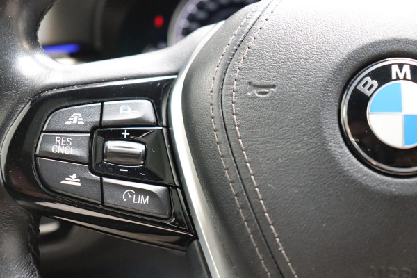 BMW 5 Serie Sedan 530i High Executive Sport Line Automaat / Navigatiesysteem Professional / Schuif-/kanteldak / Active Protection / Sfeerverlichting / Comfortstoelen / 20 Inch / Soft Close / Adaptieve LED-koplamp / Driving Assistant / Extra Getint Glas