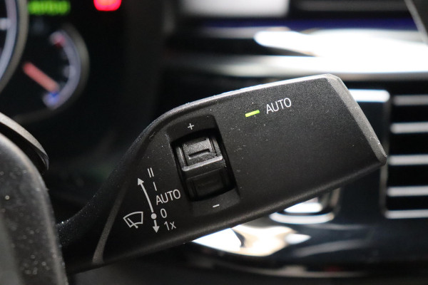 BMW 5 Serie Sedan 530i High Executive Sport Line Automaat / Navigatiesysteem Professional / Schuif-/kanteldak / Active Protection / Sfeerverlichting / Comfortstoelen / 20 Inch / Soft Close / Adaptieve LED-koplamp / Driving Assistant / Extra Getint Glas