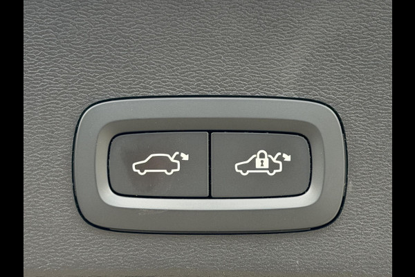 Volvo XC40 1.5 T4 Plug-in hybrid Ultimate Dark |Pano|H/K|360Cam|Memory|PilotAssit|Trekhaak|BLIS|ThunderGrey