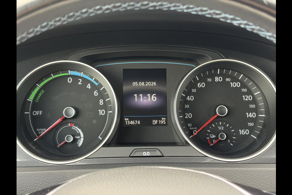 Volkswagen e-Golf e-Golf SOH88%,Draadloze telefoonlader,Camera,Carplay,Navi,Recent beurt gehad,Keyless,Warmtepomp,2e Eigenaar,Stoelverwarming,Pdc V+A,N.A.P,Nieuwe Apk bij Aflevering