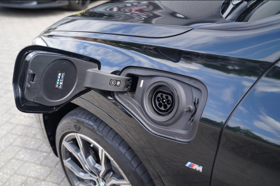 BMW X1 XDrive25e eDrive Edition | M-pakket | HuD | Panorama | Harman/Kardon | Adaptieve Cruise | Memory | Trekhaak | Camera | NAP