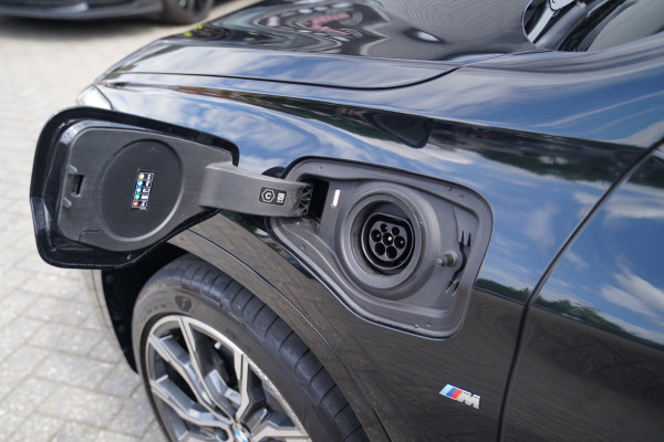 BMW X1 XDrive25e eDrive Edition | M-pakket | HuD | Panorama | Harman/Kardon | Adaptieve Cruise | Memory | Trekhaak | Camera | NAP