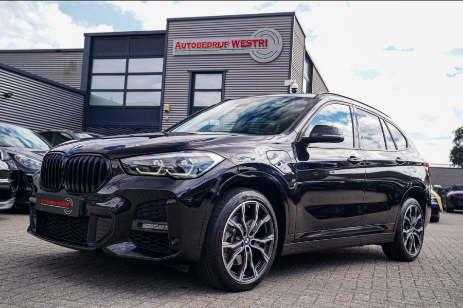 BMW X1 XDrive25e eDrive Edition | M-pakket | HuD | Panorama | Harman/Kardon | Adaptieve Cruise | Memory | Trekhaak | Camera | NAP