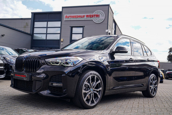 BMW X1 XDrive25e eDrive Edition | M-pakket | HuD | Panorama | Harman/Kardon | Adaptieve Cruise | Memory | Trekhaak | Camera | NAP