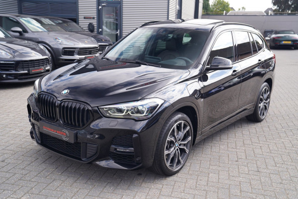 BMW X1 XDrive25e eDrive Edition | M-pakket | HuD | Panorama | Harman/Kardon | Adaptieve Cruise | Memory | Trekhaak | Camera | NAP