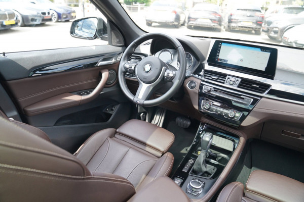 BMW X1 XDrive25e eDrive Edition | M-pakket | HuD | Panorama | Harman/Kardon | Adaptieve Cruise | Memory | Trekhaak | Camera | NAP