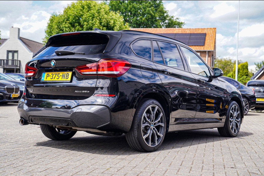 BMW X1 XDrive25e eDrive Edition | M-pakket | HuD | Panorama | Harman/Kardon | Adaptieve Cruise | Memory | Trekhaak | Camera | NAP