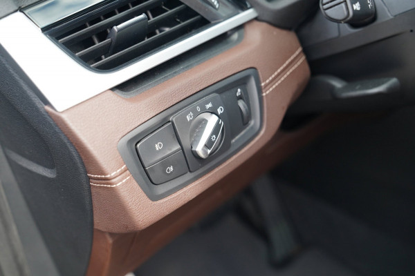 BMW X1 XDrive25e eDrive Edition | M-pakket | HuD | Panorama | Harman/Kardon | Adaptieve Cruise | Memory | Trekhaak | Camera | NAP