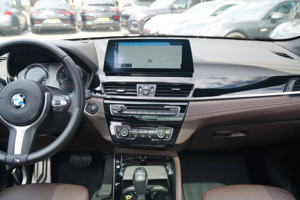 BMW X1 XDrive25e eDrive Edition | M-pakket | HuD | Panorama | Harman/Kardon | Adaptieve Cruise | Memory | Trekhaak | Camera | NAP