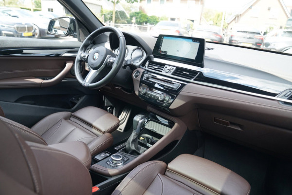 BMW X1 XDrive25e eDrive Edition | M-pakket | HuD | Panorama | Harman/Kardon | Adaptieve Cruise | Memory | Trekhaak | Camera | NAP