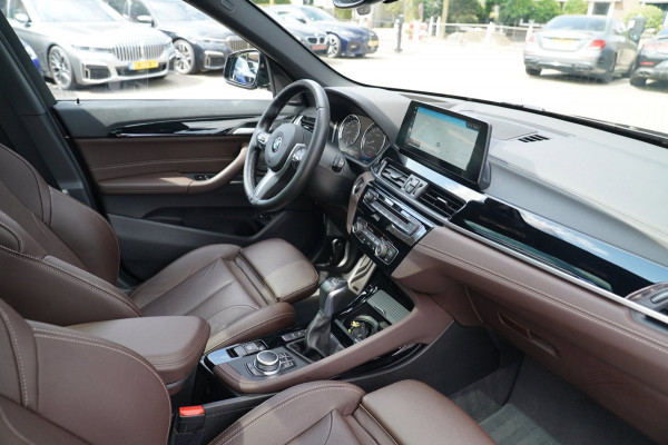 BMW X1 XDrive25e eDrive Edition | M-pakket | HuD | Panorama | Harman/Kardon | Adaptieve Cruise | Memory | Trekhaak | Camera | NAP