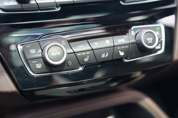 BMW X1 XDrive25e eDrive Edition | M-pakket | HuD | Panorama | Harman/Kardon | Adaptieve Cruise | Memory | Trekhaak | Camera | NAP