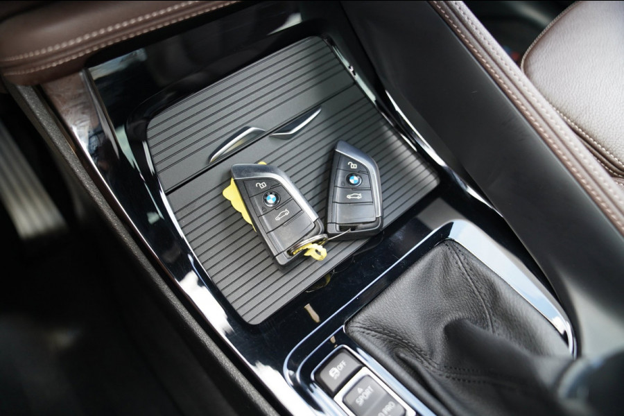 BMW X1 XDrive25e eDrive Edition | M-pakket | HuD | Panorama | Harman/Kardon | Adaptieve Cruise | Memory | Trekhaak | Camera | NAP