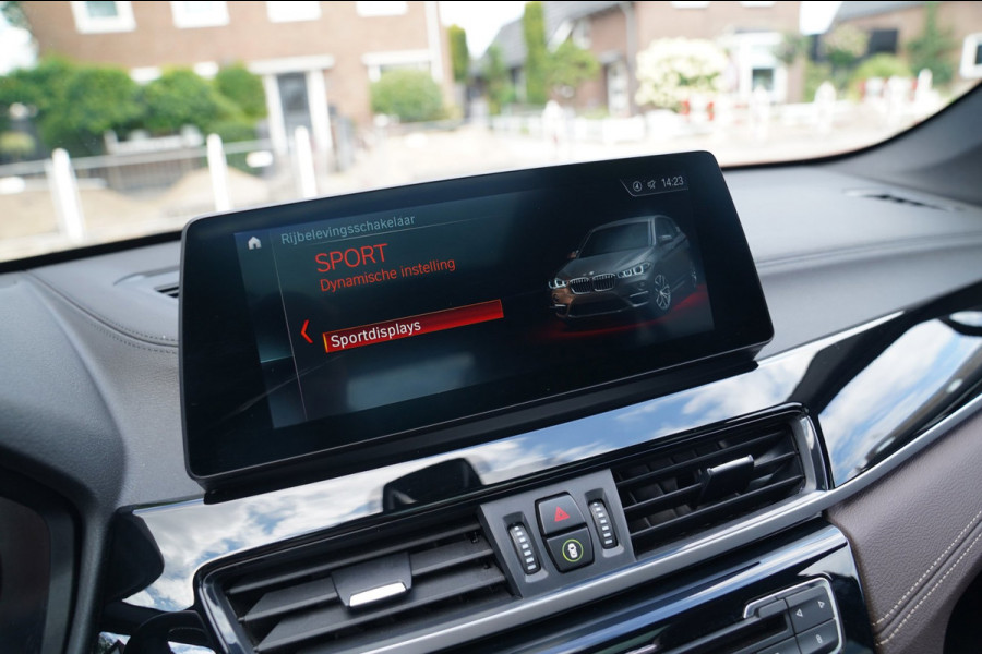 BMW X1 XDrive25e eDrive Edition | M-pakket | HuD | Panorama | Harman/Kardon | Adaptieve Cruise | Memory | Trekhaak | Camera | NAP