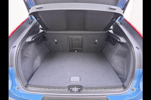 Volvo C40 Recharge Core 70 kWh VAN:32.900,- VOOR:29.770,- UW HERFSTVOORDEEL:3.130,- SOH 95% | STOEL & STUUR VERWARMING | ACHTERUITRIJCAMERA | 12 MND BOVAG GARANTIE| PANO| VOLVO DEALER ONDERHOUDEN|
