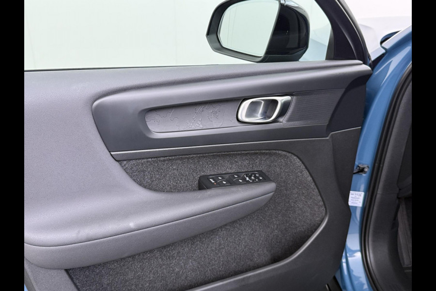 Volvo C40 Recharge Core 70 kWh VAN:32.900,- VOOR:29.770,- UW HERFSTVOORDEEL:3.130,- SOH 95% | STOEL & STUUR VERWARMING | ACHTERUITRIJCAMERA | 12 MND BOVAG GARANTIE| PANO| VOLVO DEALER ONDERHOUDEN|