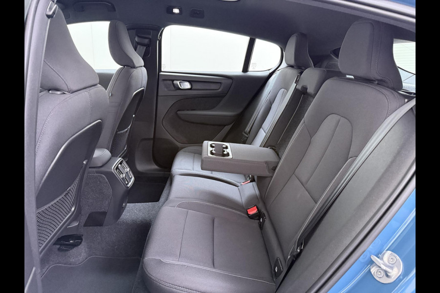 Volvo C40 Recharge Core 70 kWh VAN:32.900,- VOOR:29.770,- UW HERFSTVOORDEEL:3.130,- SOH 95% | STOEL & STUUR VERWARMING | ACHTERUITRIJCAMERA | 12 MND BOVAG GARANTIE| PANO| VOLVO DEALER ONDERHOUDEN|