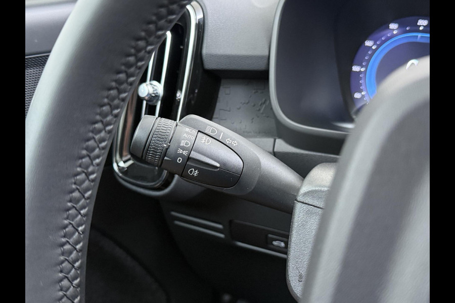 Volvo C40 Recharge Core 70 kWh VAN:32.900,- VOOR:29.770,- UW HERFSTVOORDEEL:3.130,- SOH 95% | STOEL & STUUR VERWARMING | ACHTERUITRIJCAMERA | 12 MND BOVAG GARANTIE| PANO| VOLVO DEALER ONDERHOUDEN|