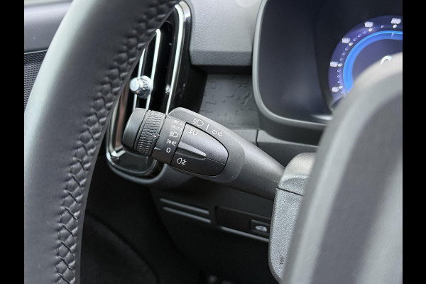 Volvo C40 Recharge Core 70 kWh VAN:32.900,- VOOR:29.770,- UW HERFSTVOORDEEL:3.130,- SOH 95% | STOEL & STUUR VERWARMING | ACHTERUITRIJCAMERA | 12 MND BOVAG GARANTIE| PANO| VOLVO DEALER ONDERHOUDEN|