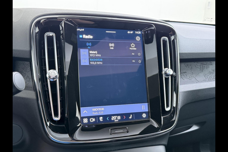 Volvo C40 Recharge Core 70 kWh VAN:32.900,- VOOR:29.770,- UW HERFSTVOORDEEL:3.130,- SOH 95% | STOEL & STUUR VERWARMING | ACHTERUITRIJCAMERA | 12 MND BOVAG GARANTIE| PANO| VOLVO DEALER ONDERHOUDEN|