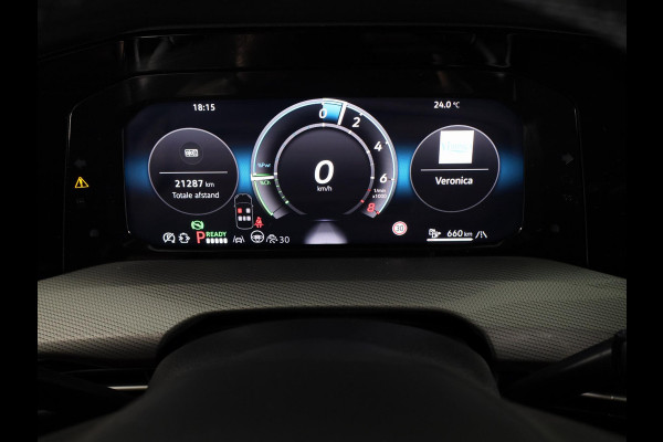 Volkswagen Golf 1.5 eHybrid Style Edition 204 pk Automaat (DSG) | Verlengde garantie | Navigatie via App | Panoramadak | Parkeersensoren (Park assist) | Achteruitrijcamera |