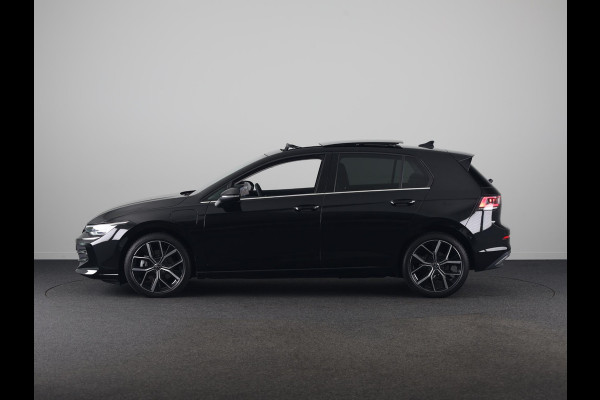 Volkswagen Golf 1.5 eHybrid Style Edition 204 pk Automaat (DSG) | Verlengde garantie | Navigatie via App | Panoramadak | Parkeersensoren (Park assist) | Achteruitrijcamera |