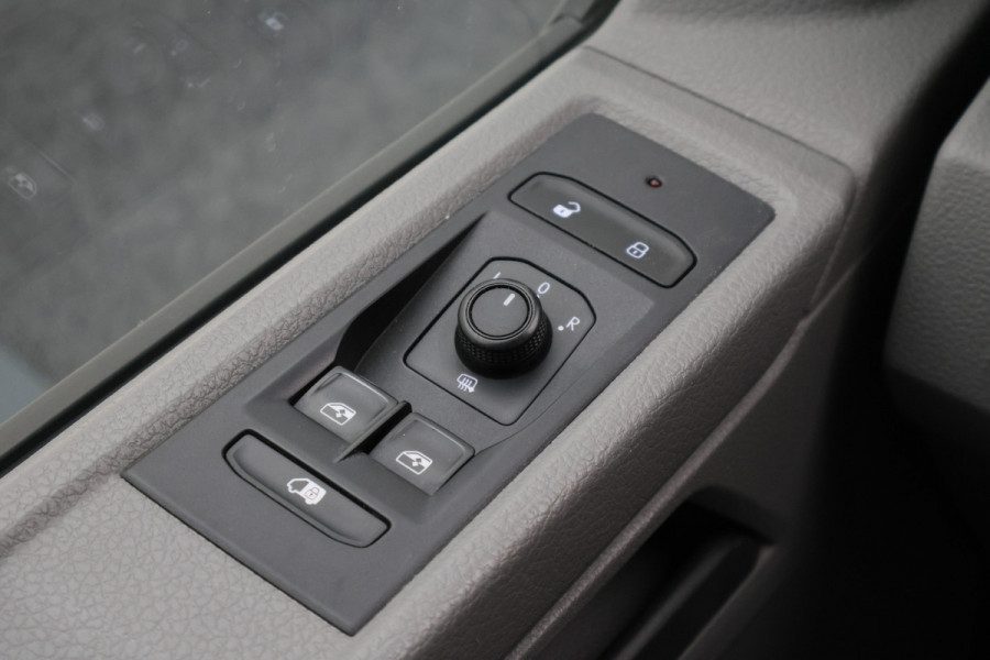 Volkswagen Transporter 2.0 TDI DSG 150 PK Lang 3-Zits, Airco, Cruise, Apple Carplay, Camera, DAB, PDC, Trekhaak, 18''